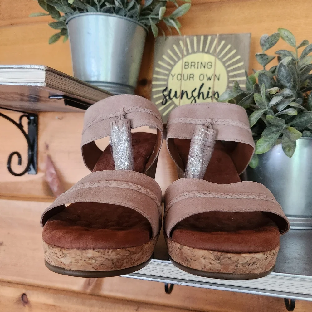 Elites Walking Cradles 💜 NIB Kalinda Suede Leather Tassel Cork Wedge Sandal 12M